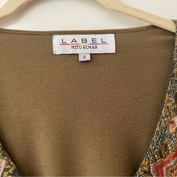 MILITARY GREEN V NECK TOP WITH EMBROIDERY SIZE SMALL - Picture 5 of 9